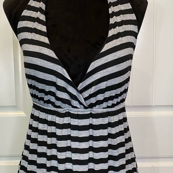 Beautiful Plunging Neckline comfortable Maxi Dress - Picture 2 of 10